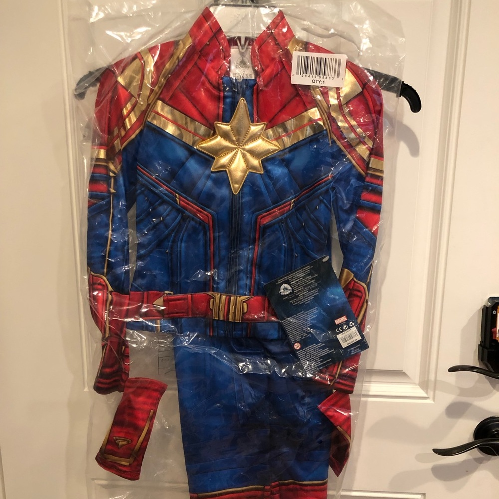 NEW! Captain Marvel costume size 5